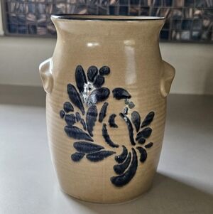 Pfaltzgraff Folk Art Stoneware Crock Cookware Holder Aprox 6.75 In